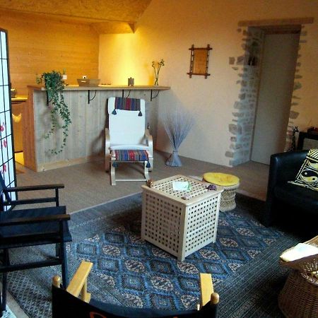 Les Hirondelles Hotel Sainte-Suzanne  Екстериор снимка